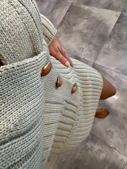 Damski garnitur z dzianiny, spódnica i sweter