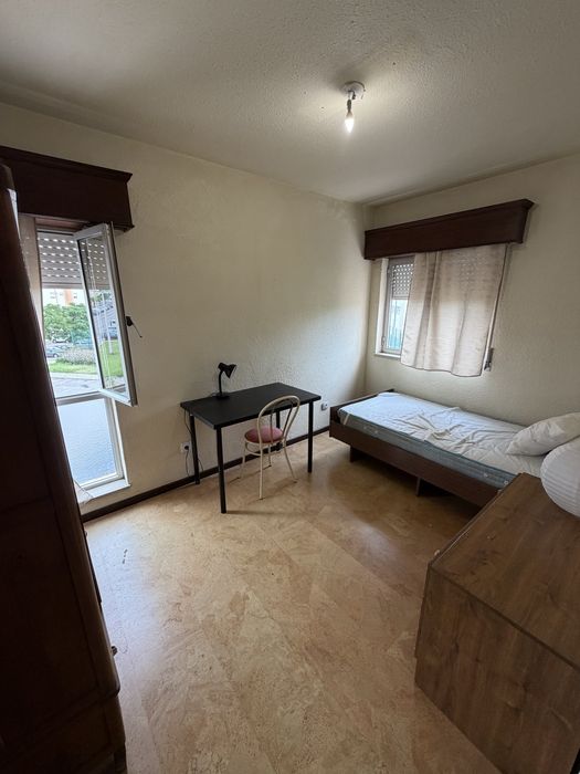 Alugo quarto para estudante em Tomar