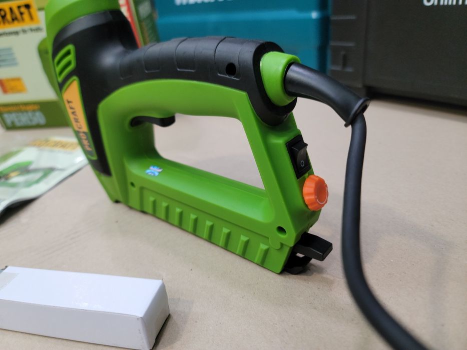 Степлер електричний для скоб і цвяхів Procraft PEH50 Електростеплер