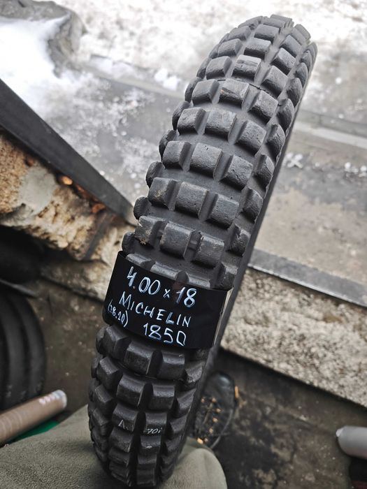Мотошина резина 4.10 4.00 R18 (110/90 або 110/100 або 120/90 R18)