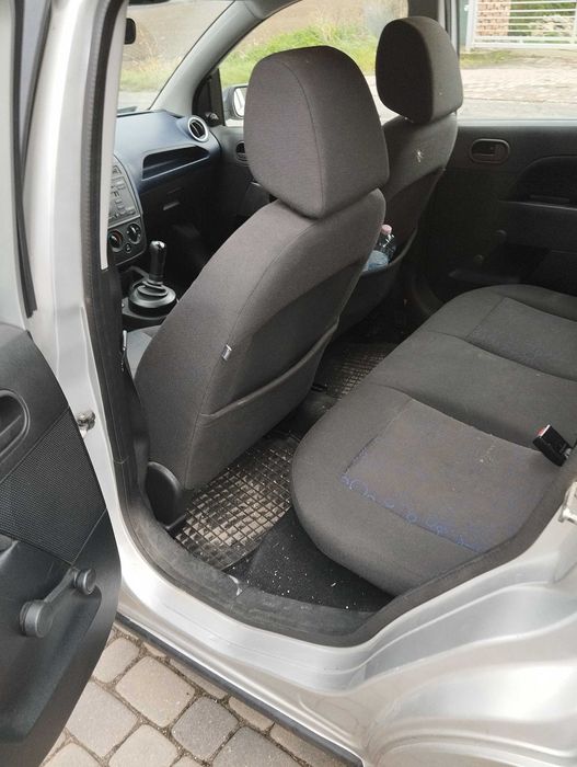 Ford Fiesta ( automat )
