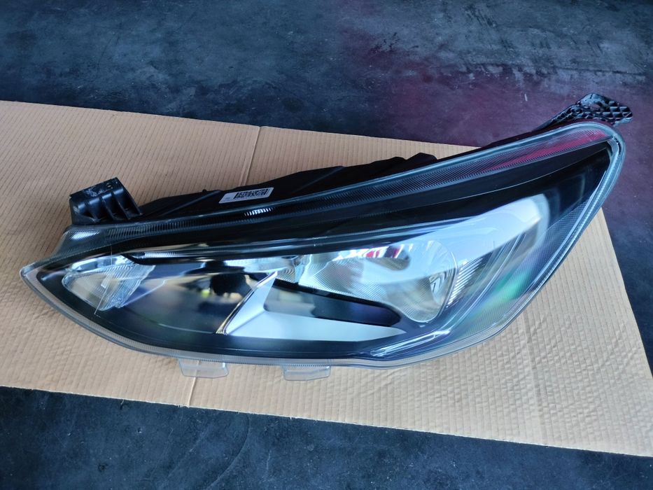Farol esquerdo Ford Focus 2019