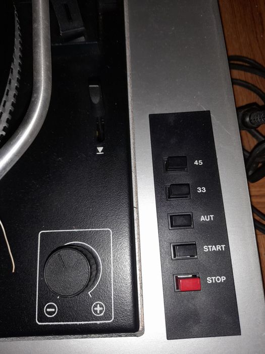 Gramofon Unitra Bernard z pokrywą bez uszkodzeń , pokrywa cała