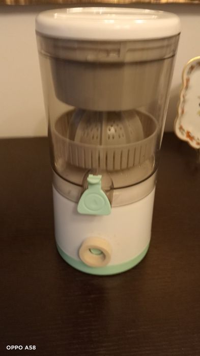 Espremedor de citrinos , carregamento USB