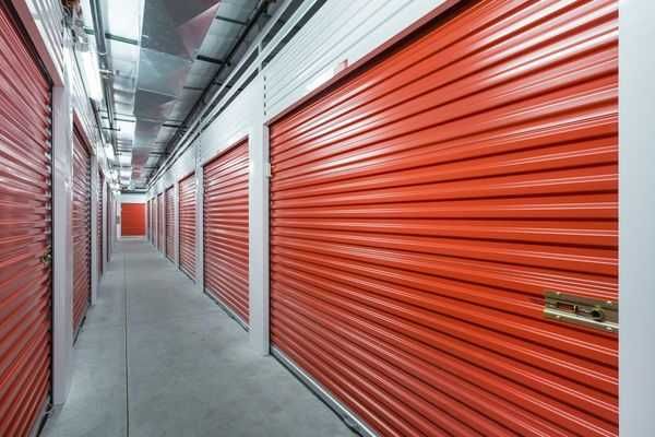 CARREGADO Armazém | Garagem | Arrecadação | Self-Storage