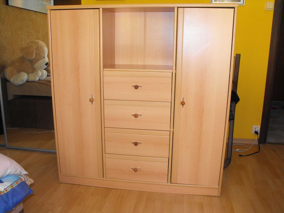 komoda ,stolik rtv, toaletka z lustrem ,