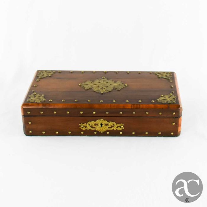 Caixa madeira pau-santo e aplicações metal dourado, 2ª metade séc. XIX