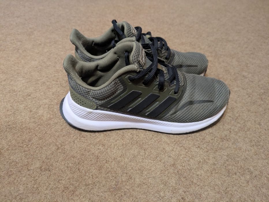 Продам кросівки adidas