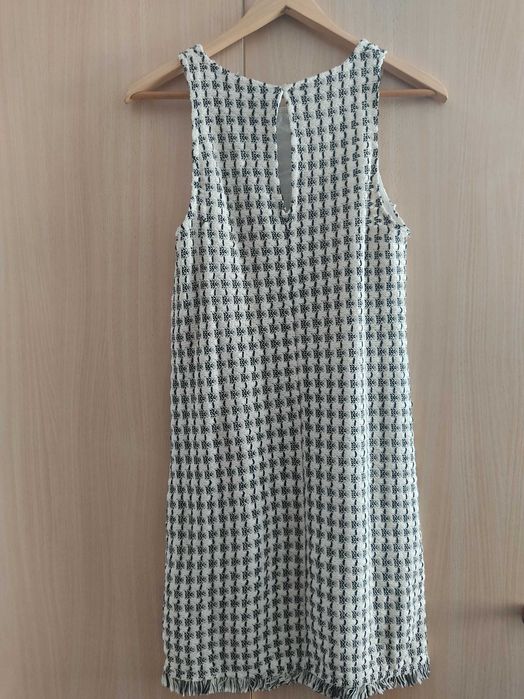 Vestido estilo executivo preto e branco Stradivarius