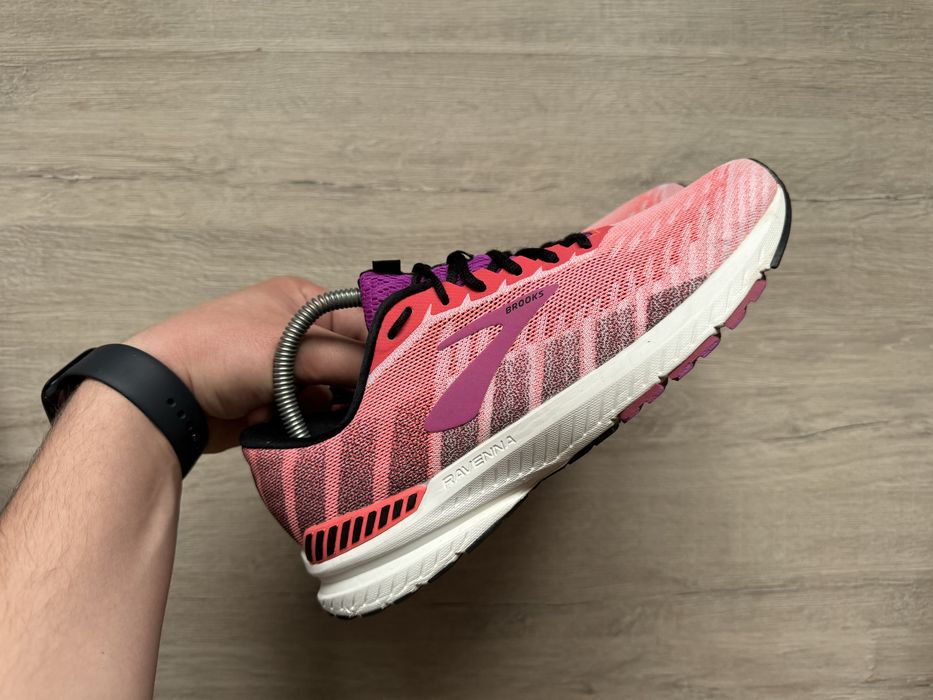 Жіночі кросівки brooks hoka asics kayano nimbus 40 розмір