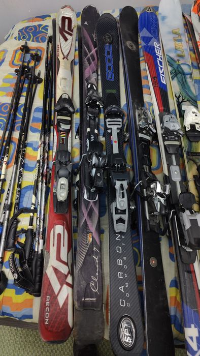 Esquis de carbono ou fibra