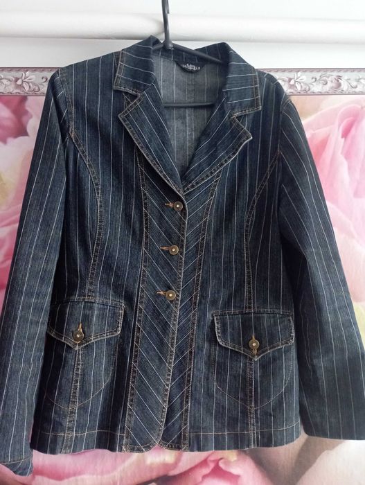 Жіночий костюм трійка