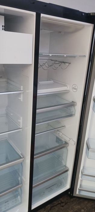 Lodówka Bosch side by side czarne szkło możliwość transportu