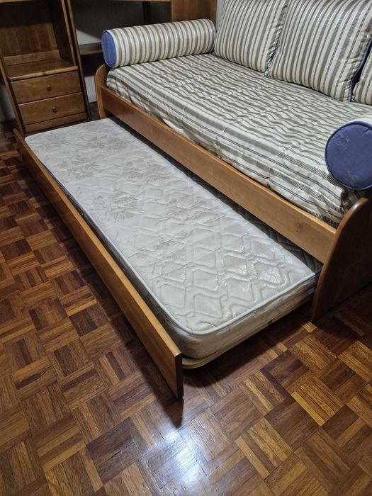 Estúdio de madeira (cama dupla)