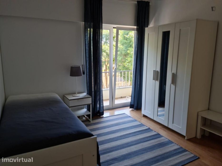 Quarto - localizado em Oeiras Lisbon
