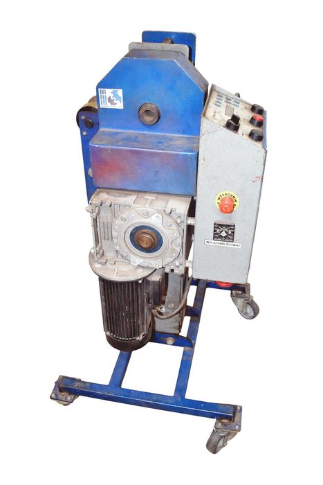 Mechaniczna walcarka / skręcarka / giętarka tralki 4W1 model TRB-150A