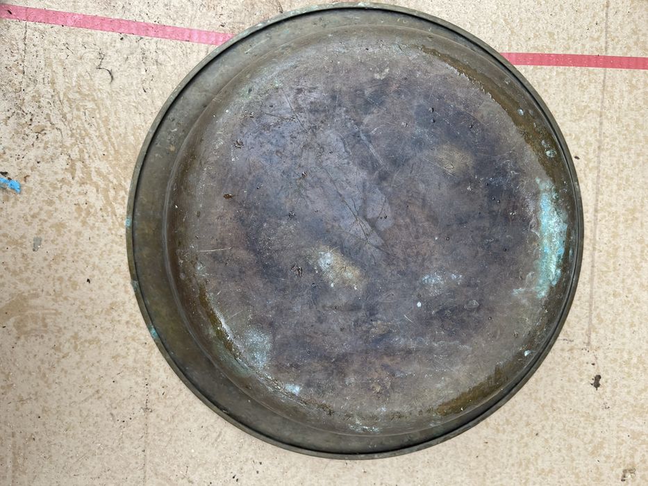 миски з латуні і тара з нержавійки