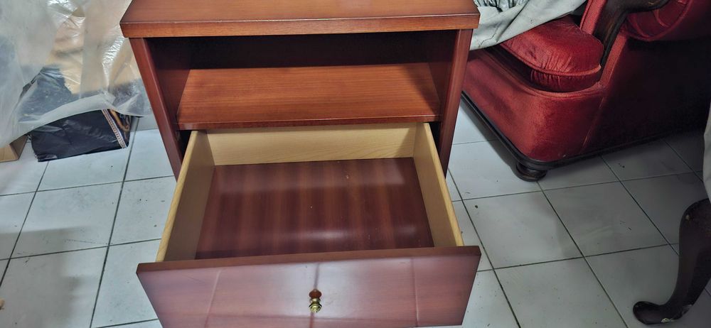Mesa de Cabeceira em Madeira