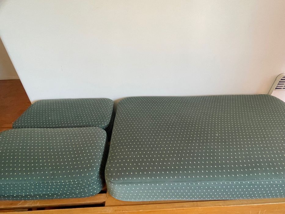 Sofá vintage e cadeiras