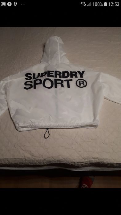 Cienka kurteczka sportowa superdry M