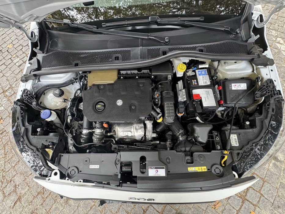 Peugeot 208 1.5 — photo 4