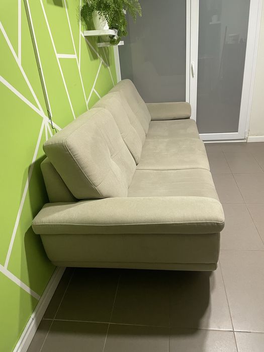 Sofá 3 lugares em muito bom estado. Transporte a cargo do comprador.