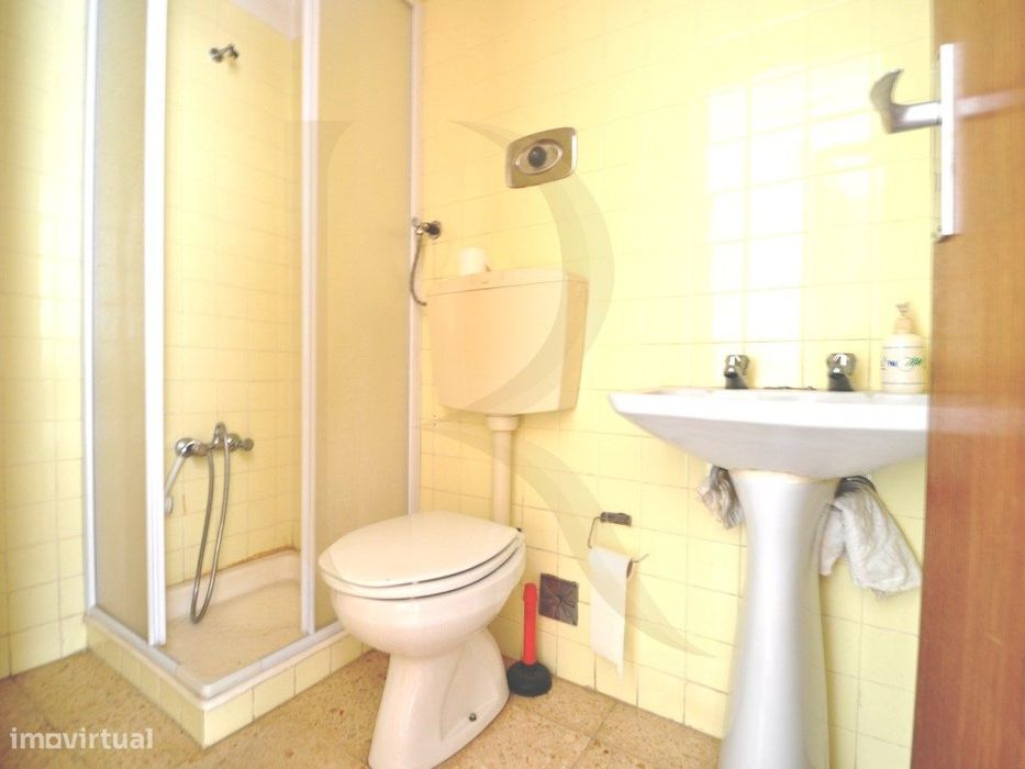 Apartamento T3 com elevador e varandas em Setúbal