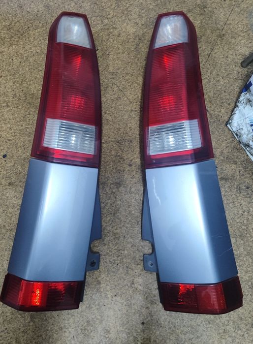 Opel Meriva lampy tył komplet lewa i prawa dwie sztuki