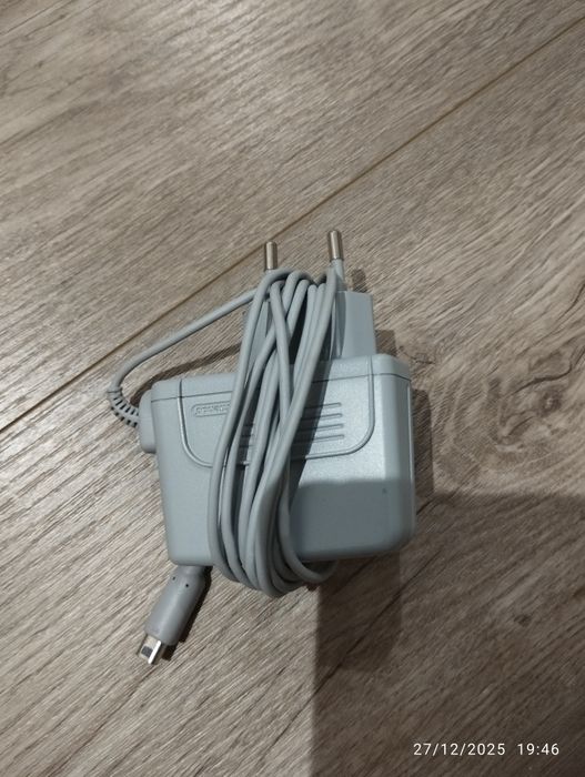 Nintendo 2DS + caneta + Jogo Super Mario + Cartão 4G + carregador