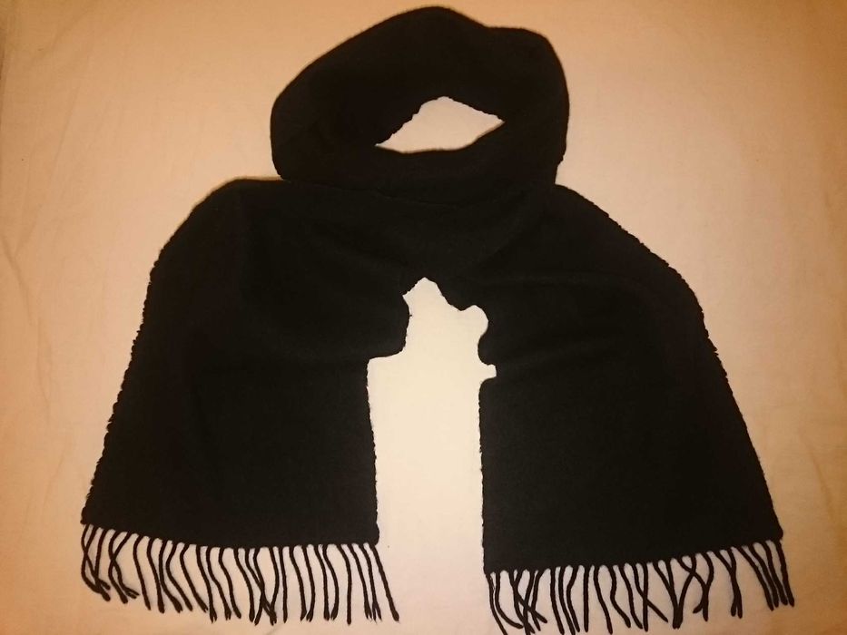 Теплый шарф в черном оттенке из нежного кашемира 160 х 26 см