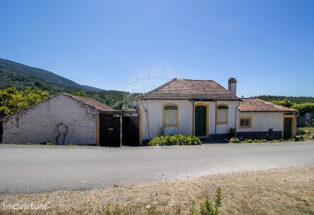 Moradia T4 para venda