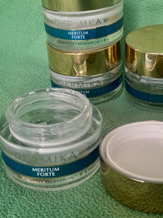 4 szt.słoiczki,opakowania 50 ml po kremie