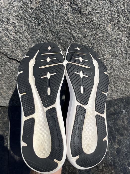 Бігові кросівки Under Armour Charged Pursuit 3