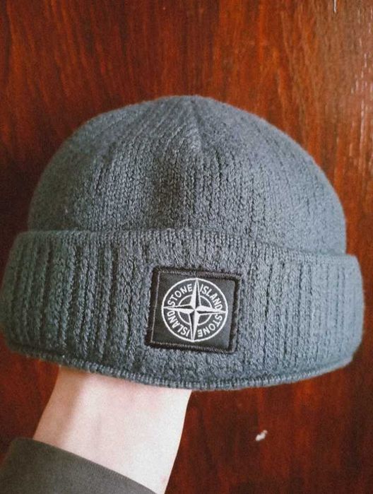 В'язана Шапка-біні італійського бренду Stone Island.