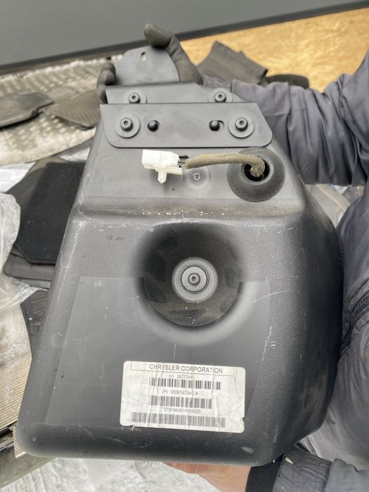 Subwoofer Dodge Charger glosnik bagaznik