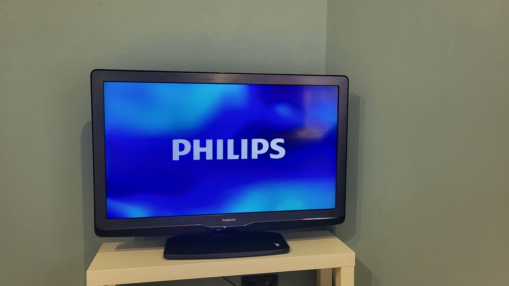 Телевізор Philips 32" Ambilight