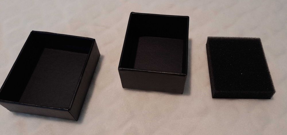 Pudełeczko na kolczyki, czarne, 7,5x6,3x4cm (Kreatywne)