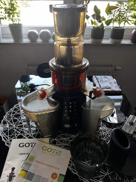 Wyciskarka wolnoobrotowa gotie gsj-610 black piano z akcesoriami