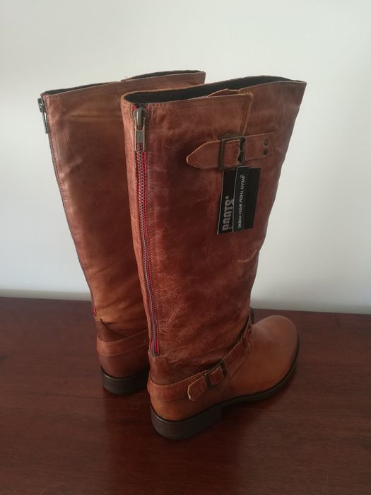 Botas em pele marca Roots novas em caixa