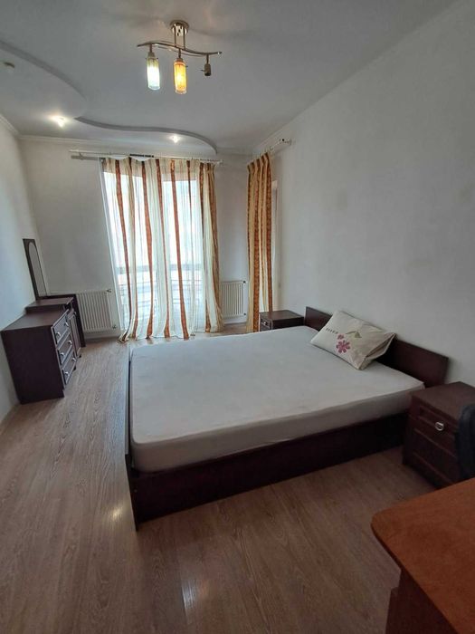 Здається в оренду 2км квартира в центрі,неподалік озера та парку.