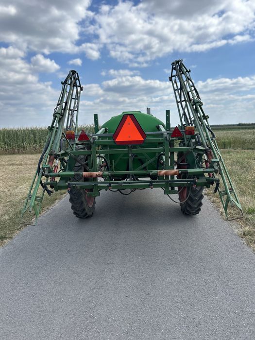 Opryskiwacz ciągany 2000 l