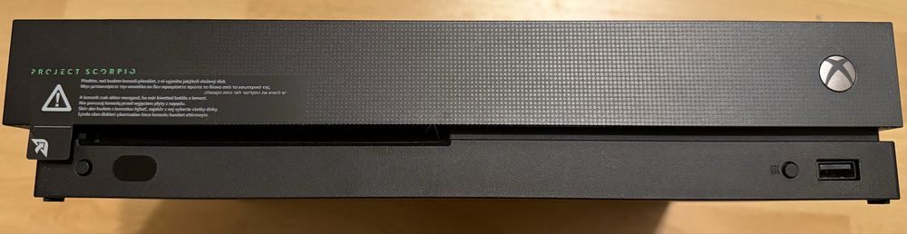 Xbox One X Project Scorpio + 8 gier