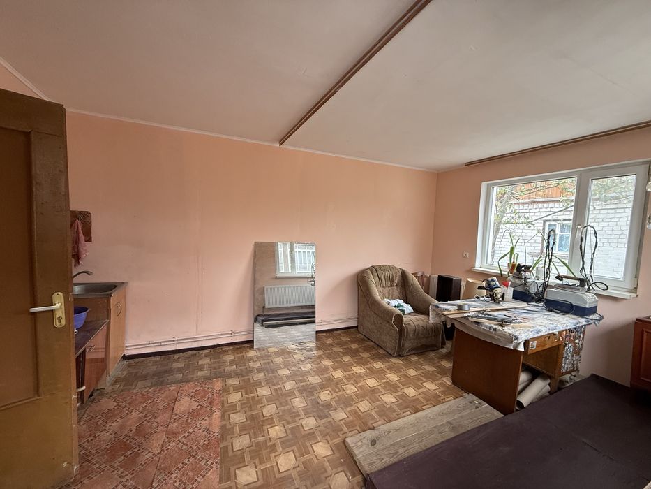 Будинок з майстернею