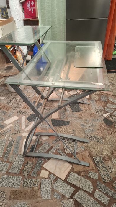 Secretária e cadeira