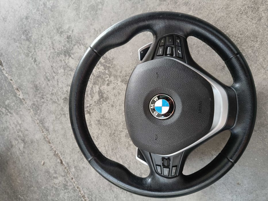 Volante BMW com patilhas