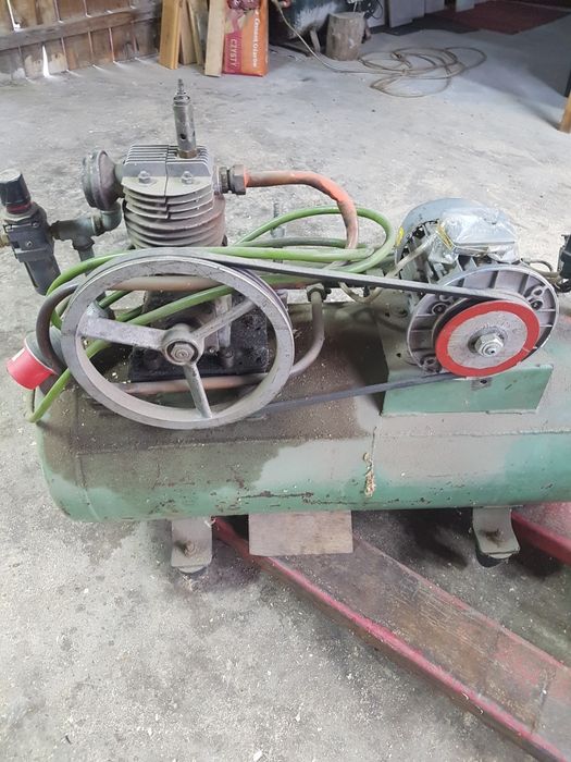 Sprężarka, kompresor powietrza tłokowy.