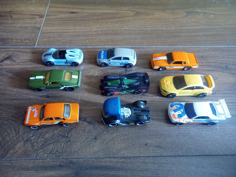 Zestaw hot wheels. 43 autka plus laweta.