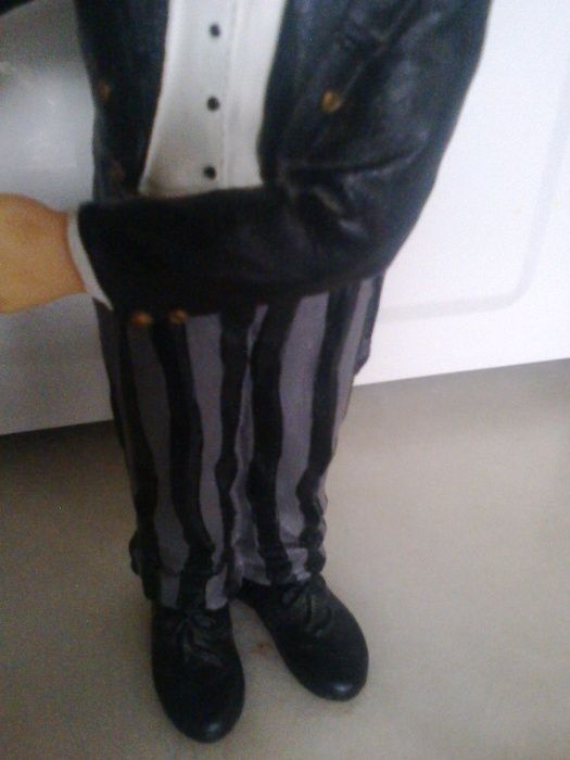 Vendo boneco mordomo em marfinite muito bonito novo