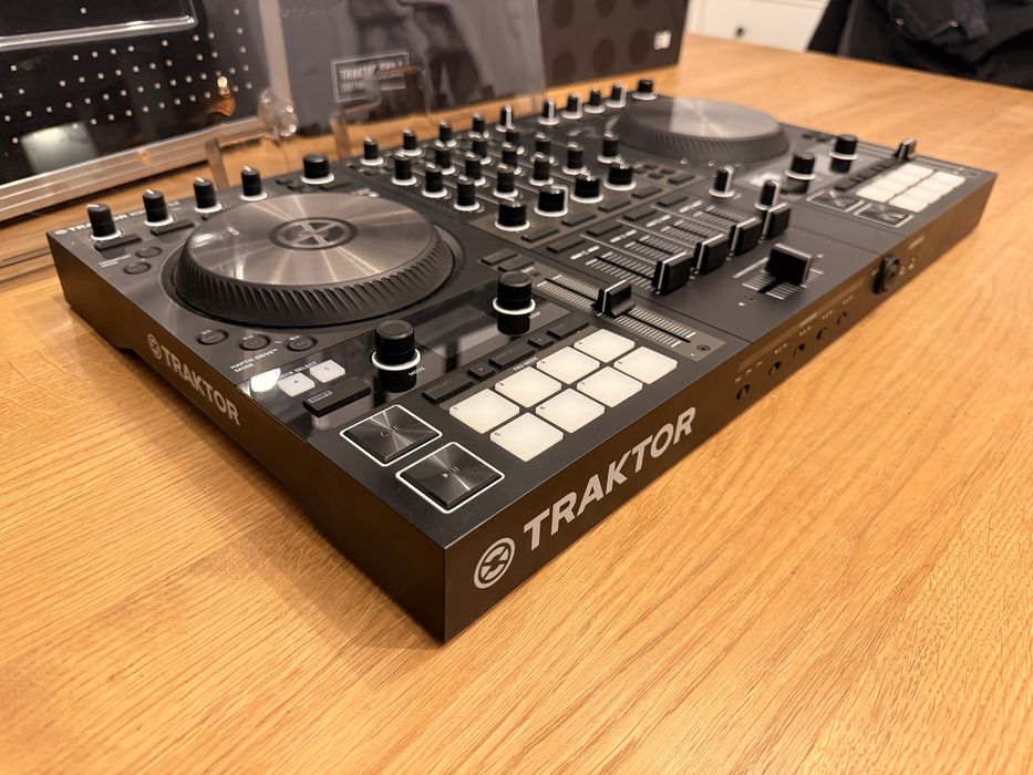 Native Instruments Kontroler Traktor S4 Mk3
