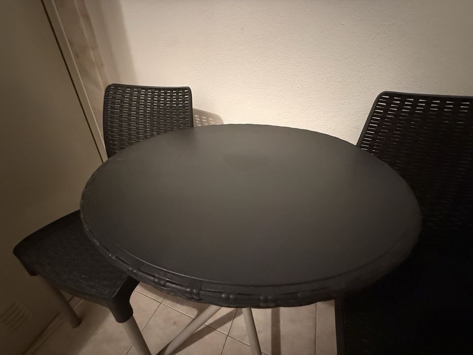 Conjunto de Jardim Leroy Merlin – Mesa Redonda + 2 Cadeiras